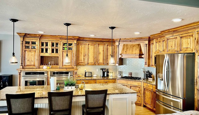 Charming 3-bedroom house! 15 mins to Ski resorts or trails for hiking.