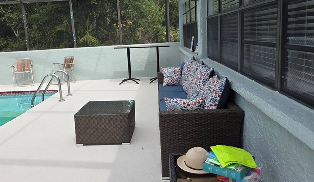 Charming 3-bedroom home, Springhill,fenced yard heated pool, , 3bdrms 2bath,