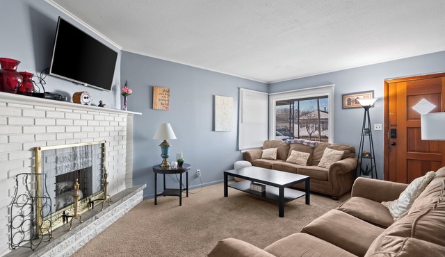 Charming 3-bedroom house in enchanting Springfield with Wifi, Smart TV, King Bed