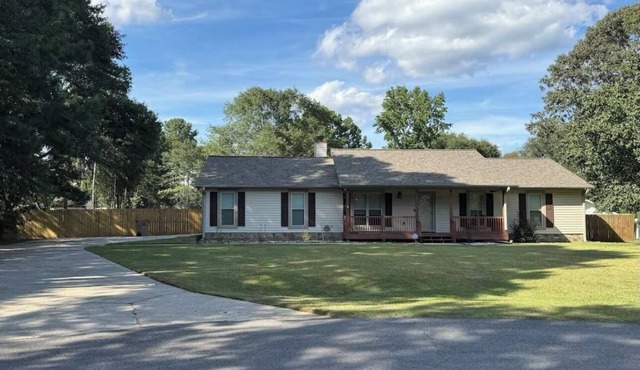 Charming 3-bedroom House on 1.3 acres with a fully fenced private backyard