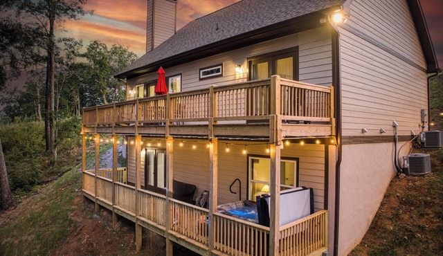 Charming 3-bedroom cottage with mountain views located in beautiful Talking Rock