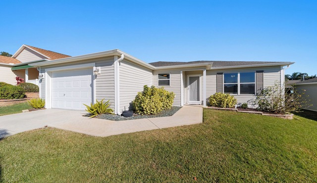 Charming 3-bedroom house with Golfcart, Hot Tub, and WiFi in The Villages.