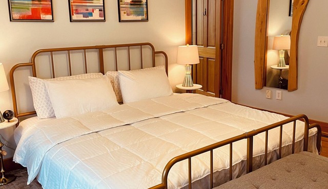 Charming 3-bedroom house with WiFi, AC in lovely Trumansburg