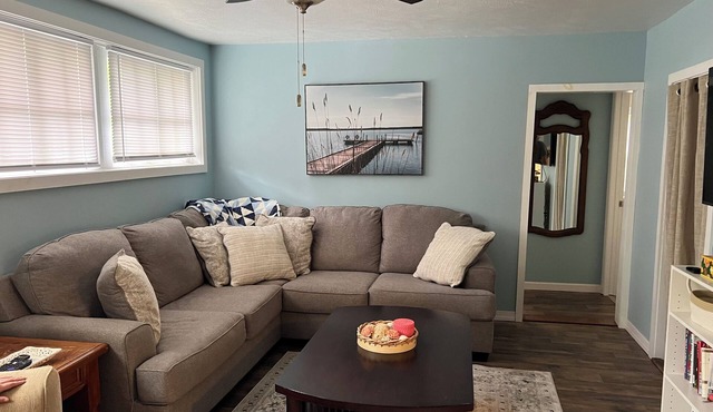 Charming 3-bedroom camp in peaceful Verona Beach