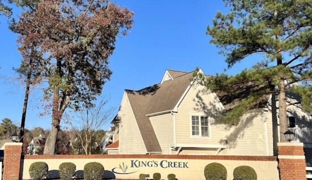 Charming 3-bedroom townhome in the sought after estates in Williamsburg.nNo pets