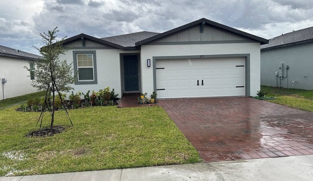Charming 3-bedroom house with WiFi and AC in Winter Haven 5Mi Legoland