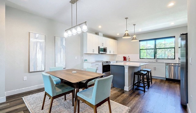 Charming 3-bedroom townhome with AC and WiFi in Winter Park