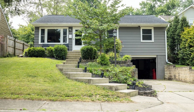 Charming 3-bedroom house with fenced in backyard in wonderful Worthington
