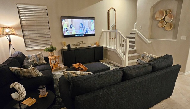 Charming 3-bedroom villa with WiFi and AC in Fort Myers Gated Community