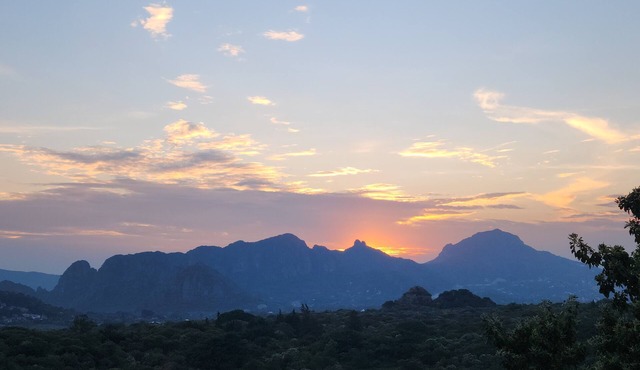 Charming 3-bedroom Villa in Tepoztlán with WiFi - Casa Aluna - Oasis in Mountain