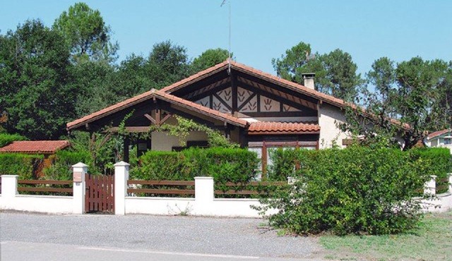 Charming 3-bedroom villa in Soustons for 6 people with garden and parking