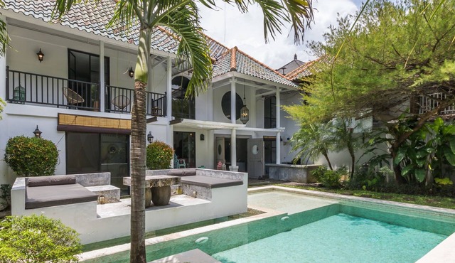 Charming 3 bedroom villa, Loft style Seminyak, Bali
