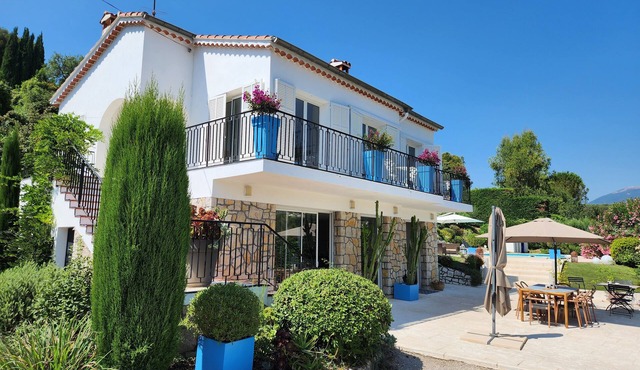 Charming 3-bedroom Villa in Vence with Mountain View - Modern/Boho, AC, Pool