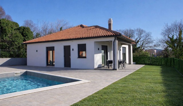 Charming 3-Bedroom Villa Riviera with Private Pool & Garden