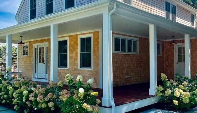 Charming 3-bedroom w/loft.New Construction home with AC,WiFi. Short walk to town