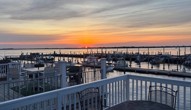 Charming 3-bedroom waterfront house with WiFi and AC in charming Highlands