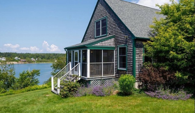 Charming 3-bedroom waterfront cottage in Tremont with spectacular sunsets.