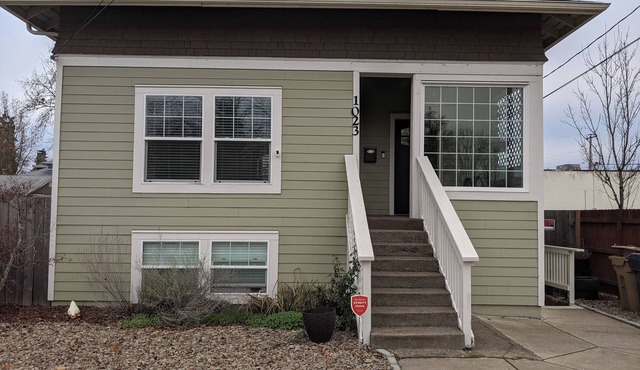 Charming 3-bedroom with fenced back yard