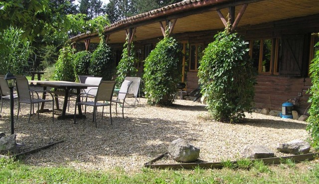 Charming 3 bedroomed cottage for 5, garden & pool WIFI