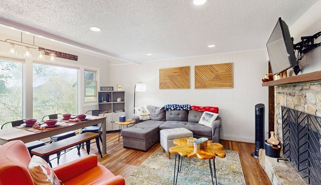 Charming 3 BR condo with Stunning Views and steps away from Sugar Ski Slopes