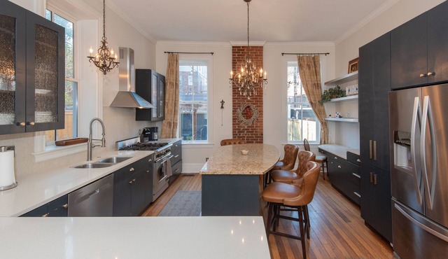 Charming 3 BR historic home walking distance from Lafayette Park