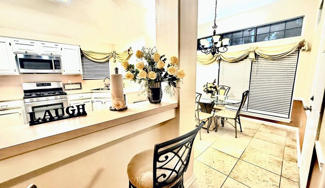 Charming 3-BR Home in Pasadena near highways, industry, shopping
