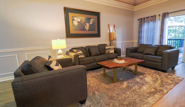 Charming 3 BR Home with Cozy fire pit-3 minutes to highway & convenient location