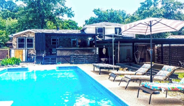 Charming 3-br House in Nashville. 15m downtown,10m Airport,5m zoo. HotTub n Pool