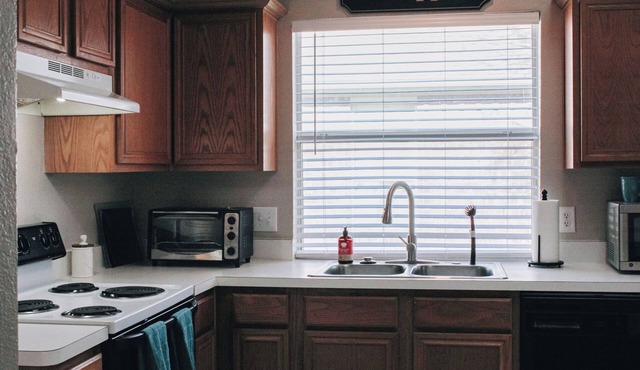 Charming 3-BR house with WiFi, AC in lovely Corinth just minutes from the Lake