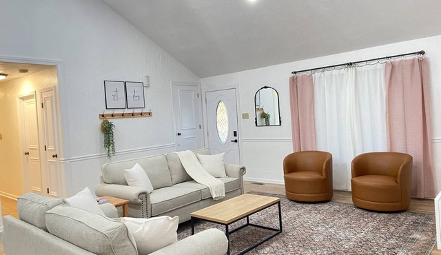 Charming 3 BR in a quiet and friendly neighborhood