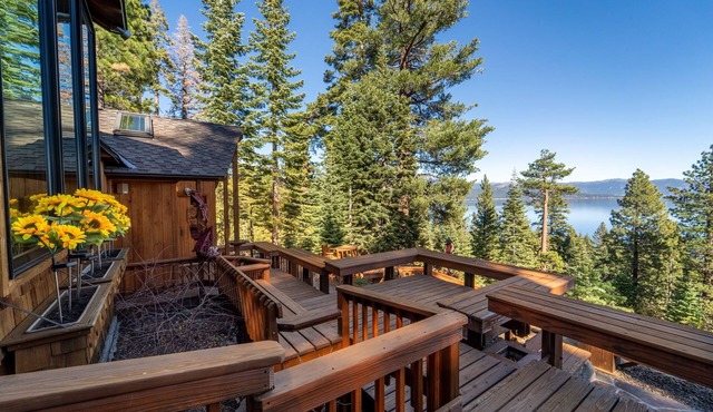 Charming 3‑BR Tahoe Bungalow w/Fireplace