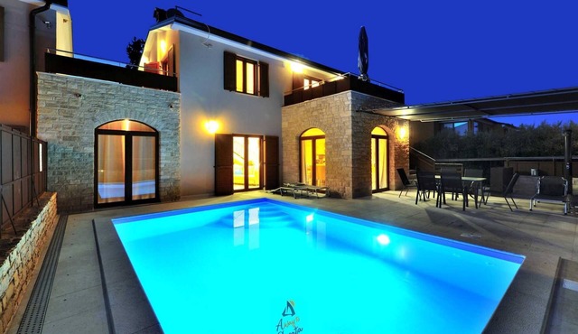 Charming 3-BR villa with private pool close to beaches