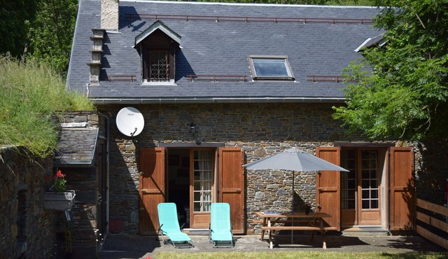 Charming 3* chalet 5 minutes from Luchon Centre and 15 minutes from Peyragudes. Enclosed garden