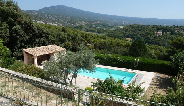 Charming 3 CH house in the countryside. Panoramic view of the Ventoux