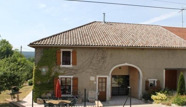 Charming 3-Bed Gîte with Fireplace, Garage, and Sunlit Terrace in Brixey-aux-Chanoines