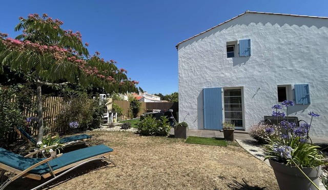 Charming 3-Room House 400m from Beach, L'Herbaudière