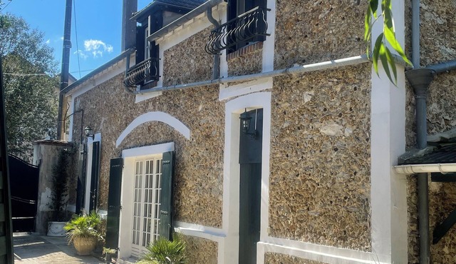 Charming 3-bedroom cottage with WiFi near Disneyland, Paris and Reims