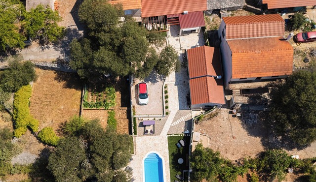 Charming 3-bedroom estate with a pool and spa in perfect location, Kameni Dvori