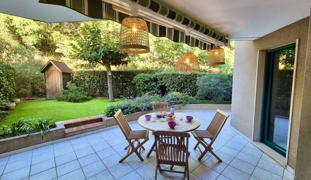 Charming 3-Room Apartment in Cavalaire: Sleeps 5, Private Garden, Near Beaches & Shops