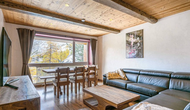 Charming 3-Room Apartment with WiFi, Ski Shuttle Access, Mountain Views