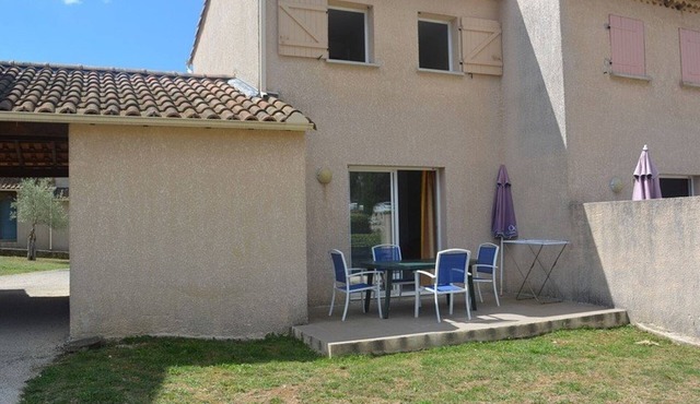 Charming 3-Room Duplex, Pool Access, Pet-Friendly, WiFi, Parking - Sleeps 6