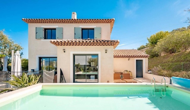 Charming 3-star villa of 110m2 with swimming pool 20' from the sea in a quiet location