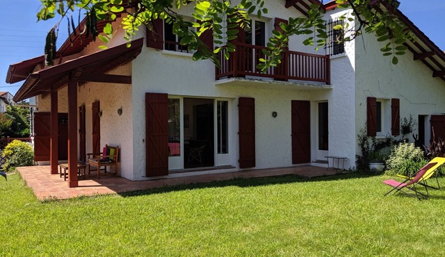 Charming 3-Star Beach House, Ideal for Families, with Garden and Parking