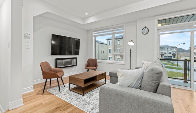 Charming 3-Story Townhouse, Free Parking