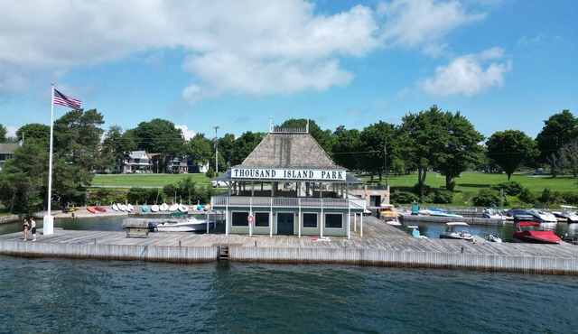 Charming 3 Bedroom Cottage Recently Rebuilt in Thousand Island Park