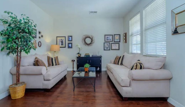 Charming 3200+ Sqft 4 Bedroom That Sleeps 10