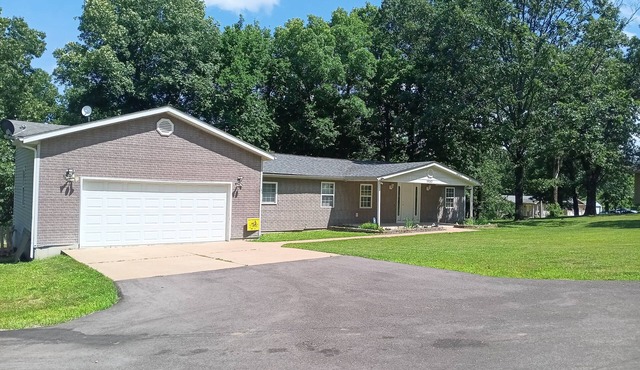 Charming 3bd/2ba house in Waynesville with WiFi & AC, near FLW, Full Kitchen.