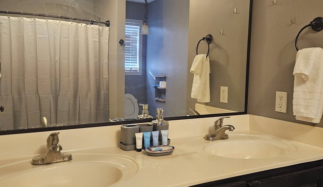 Charming 3bd/2ba House on large lot,