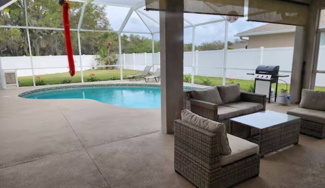 Charming 3bd/3bath with luxe pool, short drive to beaches and shops.