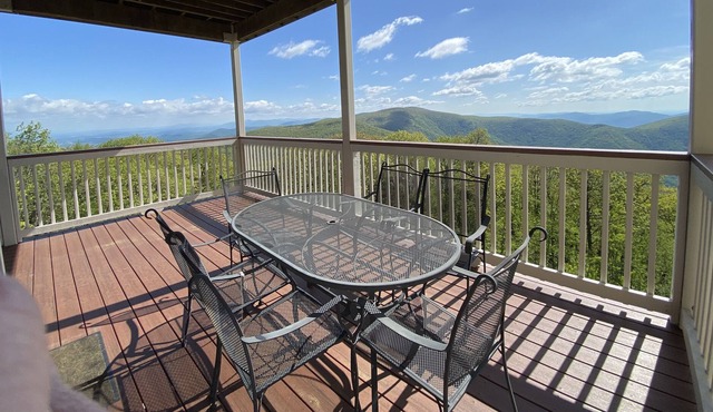 Charming 3bed/3bath condo at Wintergreen! Perfect for hiking getaways!